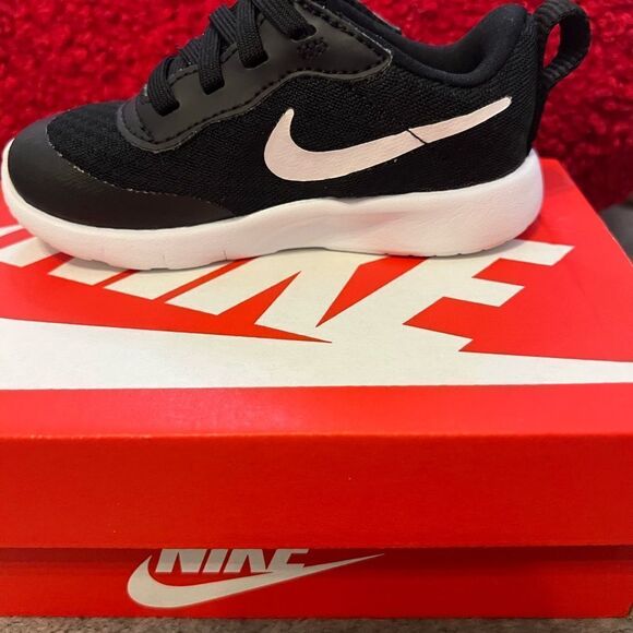 Nike Black Sneakers and Cap Set - Picture 7 of 13